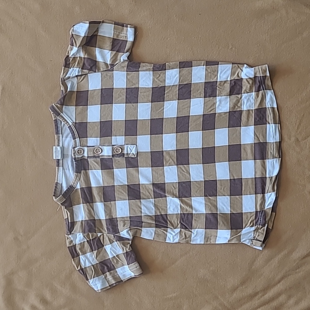 Kate Quinn Henley Tee